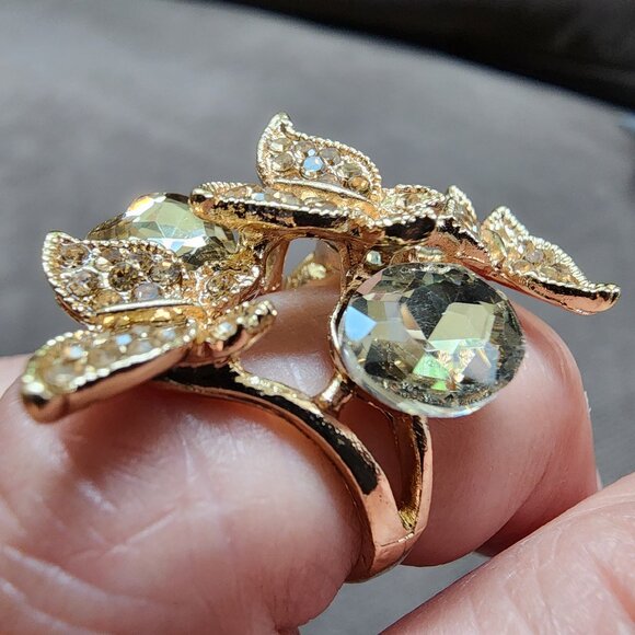 NWT Amazon Gold Toned Jeweled Butterfly Fashion Ring Size 4 - Picture 10 of 16